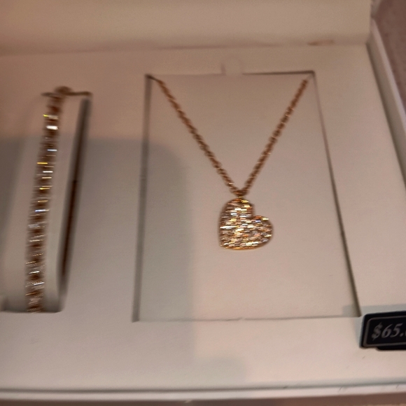 L&Co - Picture 3 of 3